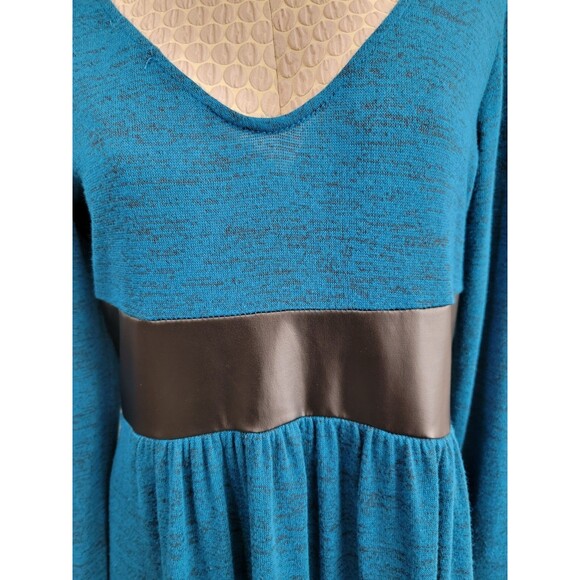 ALK Women's Medium‎ Venus Faux Leather T-Strap V-Neck Sweater Blouse Shirt NWOT - Picture 2 of 9